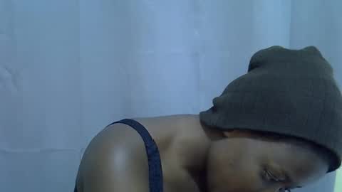 petite_melan online show from 10.07.25