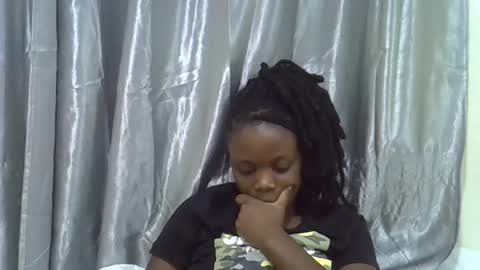 petite_melan online show from 10.29.25