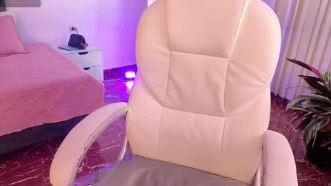 petite_molly_ online show from 11.12.25