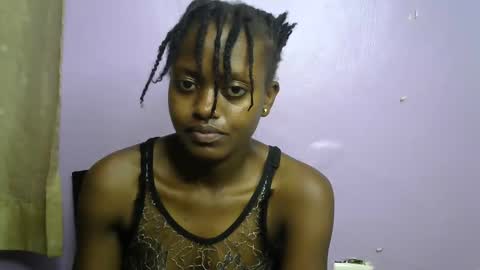 petite_star2 online show from 10.23.25