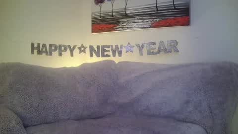 Snapshot of petite_treat_ chatting on 01.05.25 petite treat online show from 01.05.25