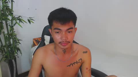 Snapshot of petiteasianx chatting on 01.15.25 Vrin online show from 01.15.25