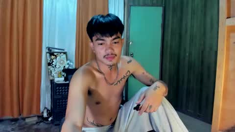 Snapshot of petiteasianx chatting on 11.06.25 Vrin online show from 11.06.25