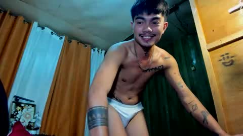 Snapshot of petiteasianx chatting on 11.07.25 Vrin online show from 11.07.25