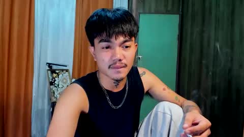 Snapshot of petiteasianx chatting on 11.12.25 Vrin online show from 11.12.25