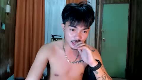 Snapshot of petiteasianx chatting on 11.13.25 Vrin online show from 11.13.25