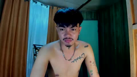 Snapshot of petiteasianx chatting on 11.24.25 Vrin online show from 11.24.25