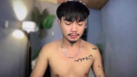 Snapshot of petiteasianx chatting on 12.05.25 Vrin online show from 12.05.25