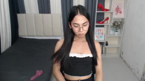 Snapshot of petiteasianyukie chatting on 10.17.25 Yukie online show from 10.17.25