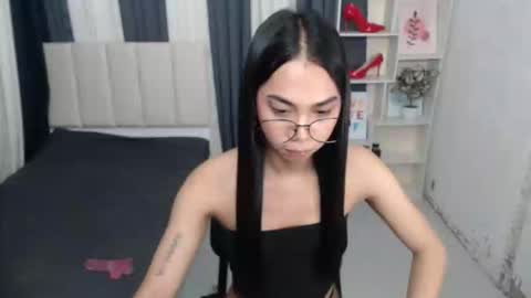 Snapshot of petiteasianyukie chatting on 10.17.25 Yukie online show from 10.17.25