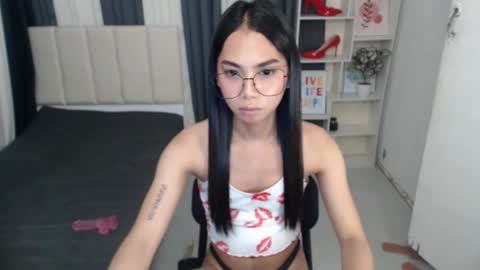 Snapshot of petiteasianyukie chatting on 10.18.25 Yukie online show from 10.18.25