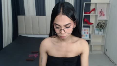 Snapshot of petiteasianyukie chatting on 10.25.25 Yukie online show from 10.25.25