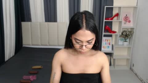 Snapshot of petiteasianyukie chatting on 10.26.25 Yukie online show from 10.26.25