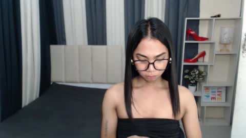 Snapshot of petiteasianyukie chatting on 11.13.25 Yukie online show from 11.13.25