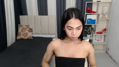 Snapshot of petiteasianyukie chatting on 11.25.25 Yukie online show from 11.25.25