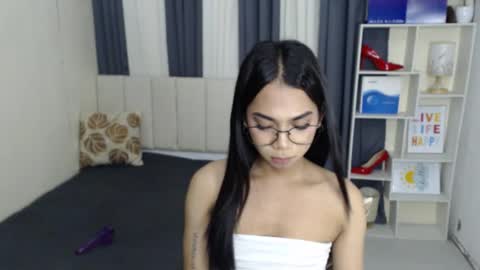 Snapshot of petiteasianyukie chatting on 12.04.25 Yukie online show from 12.04.25