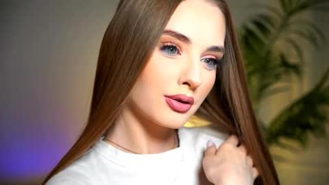 Petitegonwiild online show from 11.20.25