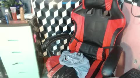 Snapshot of petitehugecockxnxxx chatting on 10.30.25 Call me jake online show from 10.30.25