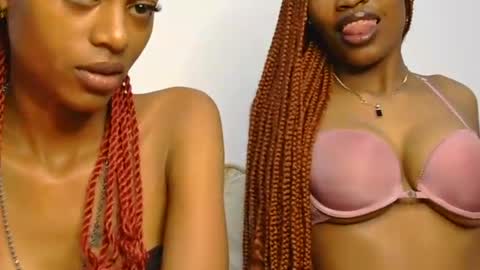 Snapshot of petitemodelle chatting on 07.05.26 nia online show from 07.05.26