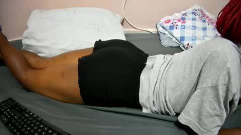 Snapshot of petitetasha chatting on 09.09.25 petitetasha online show from 09.09.25