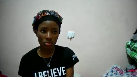 Snapshot of petitetasha chatting on 09.12.25 petitetasha online show from 09.12.25