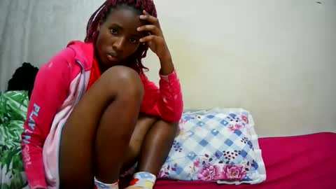 Snapshot of petitetasha chatting on 09.14.25 petitetasha online show from 09.14.25