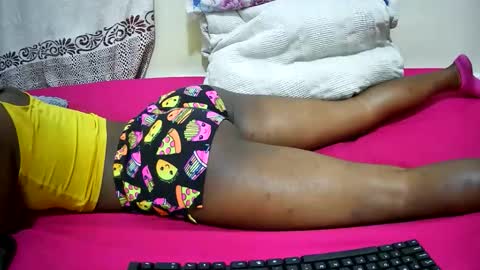 Snapshot of petitetasha chatting on 10.16.25 petitetasha online show from 10.16.25