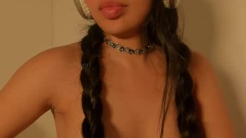 Snapshot of petitgirl_ chatting on 03.08.25  J A S S  online show from 03.08.25