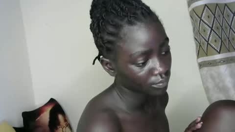 petitte_gyaal online show from 11.15.25