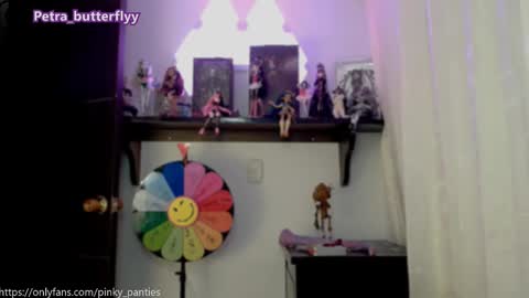 i.. .U can call me Nick ....    Help me to reach 200 thumbs up online show from 03.11.25