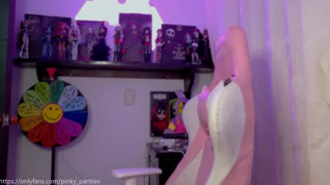 i.. .U can call me Nick ....    Help me to reach 200 thumbs up online show from 09.17.25