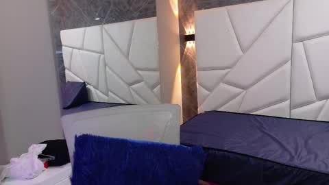 Moon  online show from 11.15.25