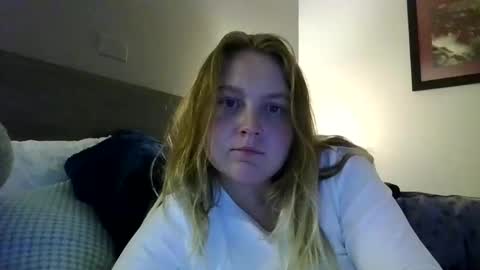 Snapshot of phatassblond chatting on 12.09.24 PhatAssBlond online show from 12.09.24