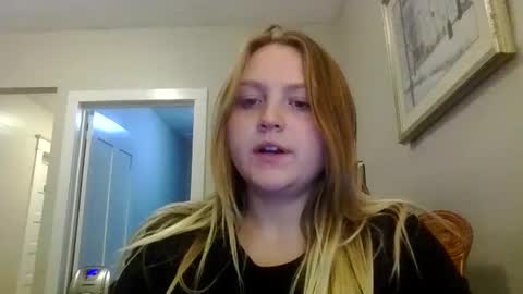 Snapshot of phatassblond chatting on 12.27.24 PhatAssBlond online show from 12.27.24
