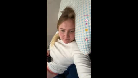 Snapshot of phatassblond chatting on 01.08.25 PhatAssBlond online show from 01.08.25