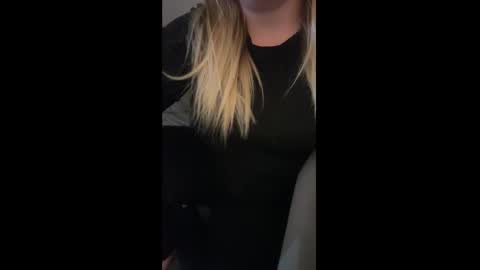 Snapshot of phatassblond chatting on 01.14.25 PhatAssBlond online show from 01.14.25