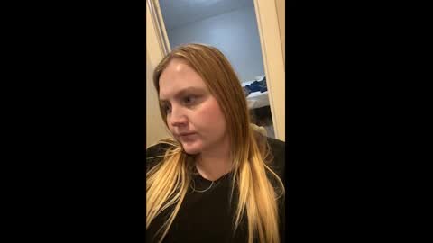 Snapshot of phatassblond chatting on 01.19.25 PhatAssBlond online show from 01.19.25