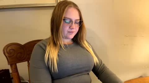 Snapshot of phatassblond chatting on 01.29.25 PhatAssBlond online show from 01.29.25