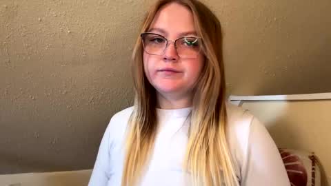 Snapshot of phatassblond chatting on 02.01.25 PhatAssBlond online show from 02.01.25