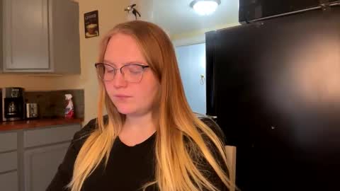 Snapshot of phatassblond chatting on 02.05.25 PhatAssBlond online show from 02.05.25