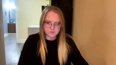 Snapshot of phatassblond chatting on 02.05.25 PhatAssBlond online show from 02.05.25