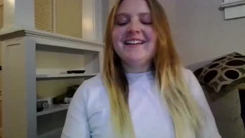 Snapshot of phatassblond chatting on 02.14.25 PhatAssBlond online show from 02.14.25