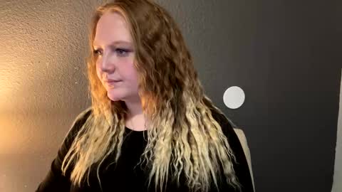 Snapshot of phatassblond chatting on 02.21.25 PhatAssBlond online show from 02.21.25