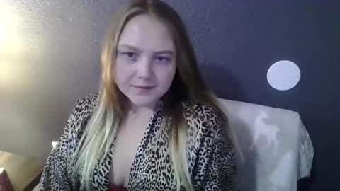 Snapshot of phatassblond chatting on 03.07.25 PhatAssBlond online show from 03.07.25