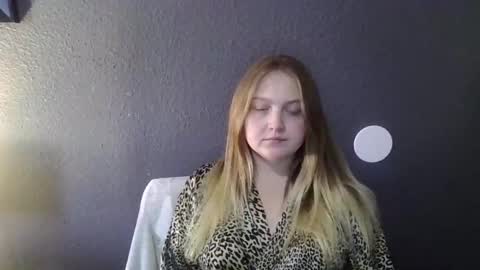 Snapshot of phatassblond chatting on 03.10.25 PhatAssBlond online show from 03.10.25