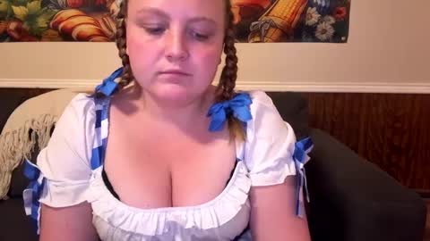 Snapshot of phatassblond chatting on 09.29.25 PhatAssBlond online show from 09.29.25