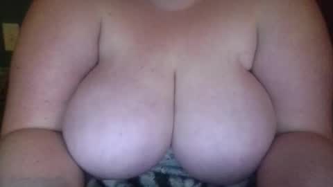 Snapshot of phatpussy42dd chatting on 10.18.25 phatpussy42DD online show from 10.18.25