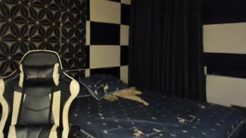 AJ online show from 02.14.25