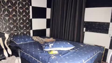 AJ online show from 02.14.25