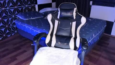 AJ online show from 02.27.25